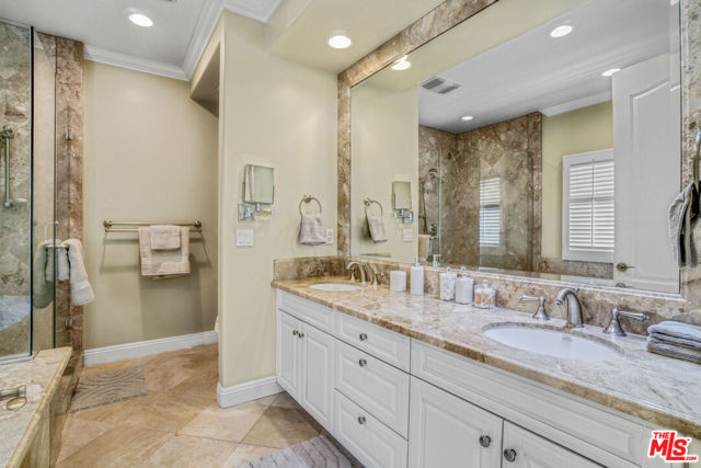 Drew Fenton | 11974 Mayfield Avenue Los Angeles CA | MLS: 7517831