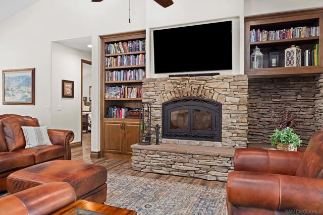 19553 Hidden Glen Road, Alpine CA: https://media.crmls.org/mediaz/ae1cea91-4be8-4744-8d14-f5ee2c1b3e85.jpg