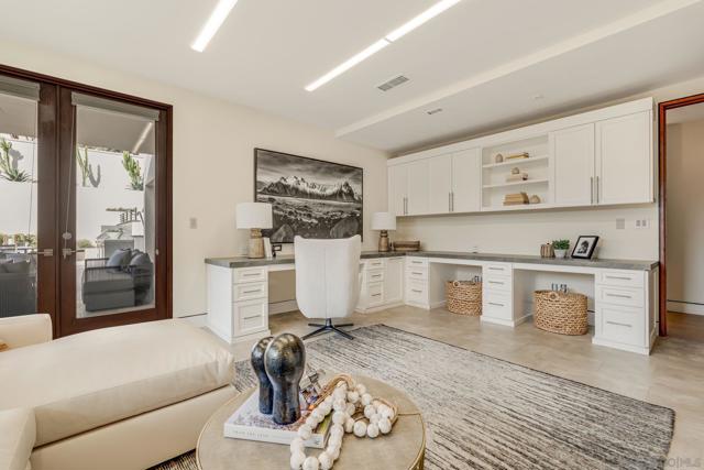 8070 La Jolla Scenic Dr N, La Jolla CA: https://media.crmls.org/mediaz/ae1cfb71-3abe-4e93-9919-e131a2462efe.jpg