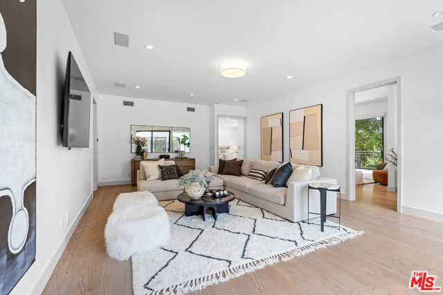 15941 Skytop Road, Encino CA: https://media.crmls.org/mediaz/ae1d07d4-7b74-428f-9ecd-d1fbf2221bf6.jpg