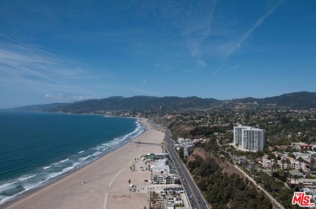 201 OCEAN Avenue, Santa Monica CA: https://media.crmls.org/mediaz/ae1d2d92-63e2-46ec-8c33-03f2b4432c33.jpg