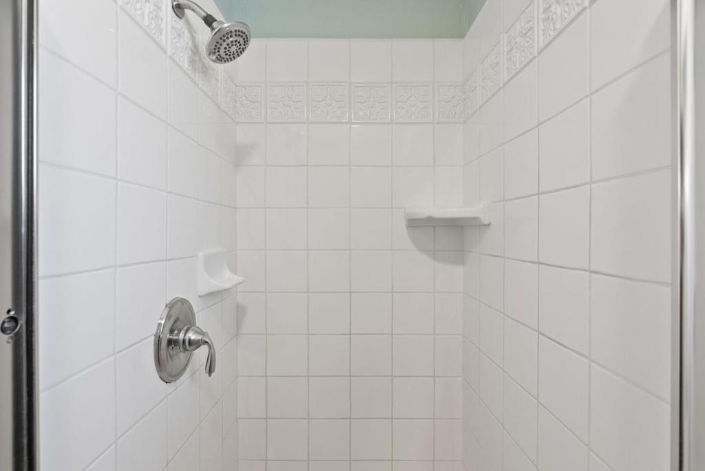 https://media.crmls.org/mediaz/ae1d94f6-b1c0-4b20-ba34-2aad6e728aa6.jpg?preset=X-Large