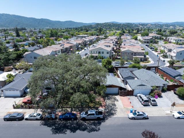 8421 Wayland Lane, Gilroy CA: https://media.crmls.org/mediaz/ae1d9c9d-7422-4f03-ade1-e3d6b7825cea.jpg