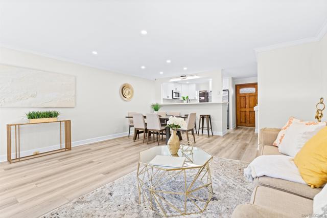 8870 Villa La Jolla Dr, La Jolla CA: https://media.crmls.org/mediaz/ae1e7403-96b2-4da2-8974-43079961a5c0.jpg