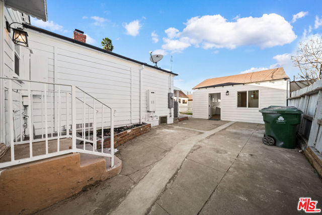 4325 W 58th Place, Los Angeles CA: https://media.crmls.org/mediaz/ae1e953c-8ef0-43ca-879a-d5a9c3915e3a.jpg