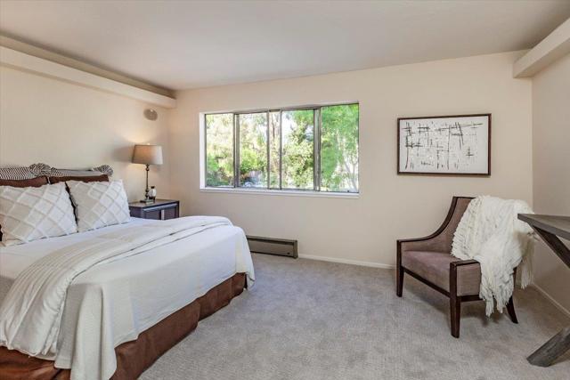 165 E Okeefe Street, Menlo Park CA: https://media.crmls.org/mediaz/ae1eaff9-a17f-4c40-a6dd-46426d6d848c.jpg
