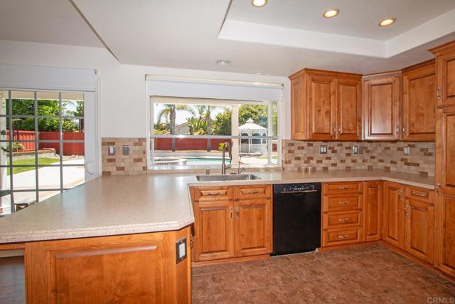 Detail Gallery Image 16 of 50 For 344 via Del Astro, Oceanside,  CA 92057 - 4 Beds | 2/1 Baths