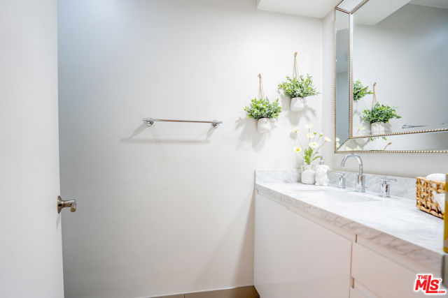 818 S Lucerne Boulevard, Los Angeles CA: https://media.crmls.org/mediaz/ae1f5a35-94fe-4ef0-8e8c-d9367ffa54db.jpg