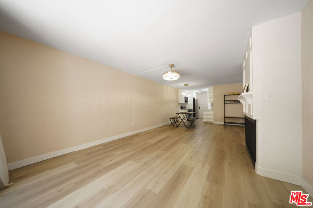 421 S La Fayette Park Place, Los Angeles CA: https://media.crmls.org/mediaz/ae1f6fc7-3cf1-437f-b00c-4b04e91a825e.jpg