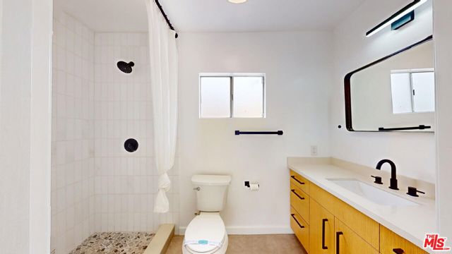 2032 W 80th Street, Los Angeles CA: https://media.crmls.org/mediaz/ae1feda7-4f06-4514-921f-95c54a8e0d92.jpg