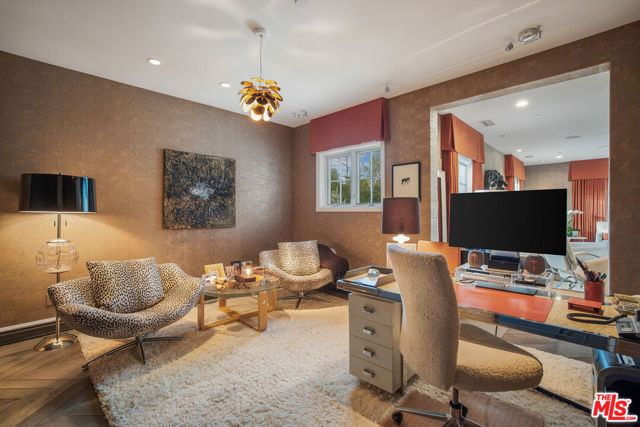 25029 Abercrombie Lane, Calabasas CA: https://media.crmls.org/mediaz/ae206896-951f-4785-8c40-3c870a523804.jpg