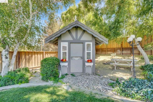 2960 Almondwood Pl, Oakley CA: https://media.crmls.org/mediaz/ae2081d2-d8ed-4b9e-a608-5560b4d2ba11.jpg