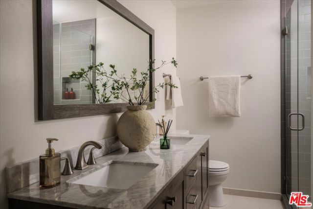 14141 Killion Street photo 24