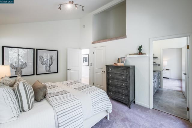 Image 27 of 52 For 1006 Howard Hills Rd