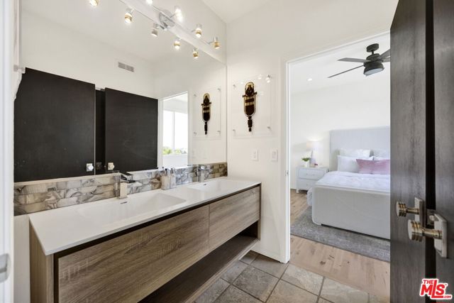 23473 Palm Drive, Calabasas CA: https://media.crmls.org/mediaz/ae215fa9-67a2-4c77-b4a7-4b3c9ea1b7e2.jpg
