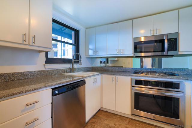 500 W Harbor Dr, San Diego CA: https://media.crmls.org/mediaz/ae217468-7c62-4993-a803-27b630108e4a.jpg