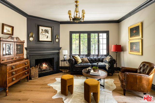 130 S Cliffwood Avenue, Los Angeles CA: https://media.crmls.org/mediaz/ae228aa2-67cf-478b-9e7e-212c7451d7fc.jpg