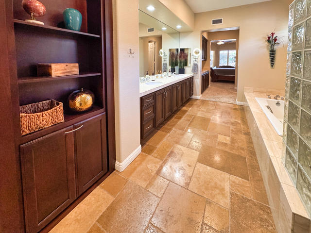 57 Laken Lane, Palm Desert CA: https://media.crmls.org/mediaz/ae240fd5-022c-482f-aeb1-4cd1981c564b.jpg