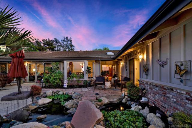 17505 Corte Lomas Verde, Poway CA: https://media.crmls.org/mediaz/ae24db9a-f78e-4a1d-bf72-60747b6db061.jpg