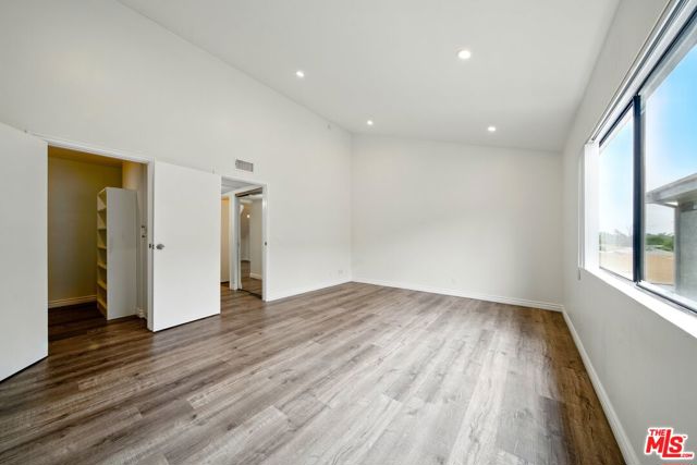 6212 FULTON Avenue, Van Nuys CA: https://media.crmls.org/mediaz/ae254d48-837b-4e7a-a749-85ff9fe1396a.jpg