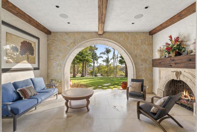 18127 Via Roswitha, Rancho Santa Fe CA: https://media.crmls.org/mediaz/ae2587c7-49ba-46f2-8542-e1717e6cc782.jpg