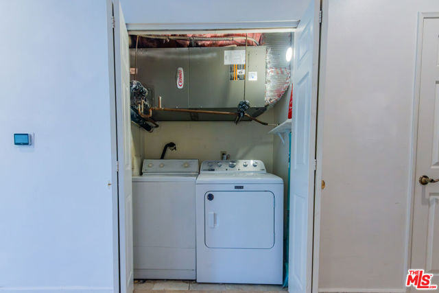 458 N Oakhurst, Beverly Hills CA: https://media.crmls.org/mediaz/ae273489-88a6-4aca-92b9-2ea91fb0d1e2.jpg