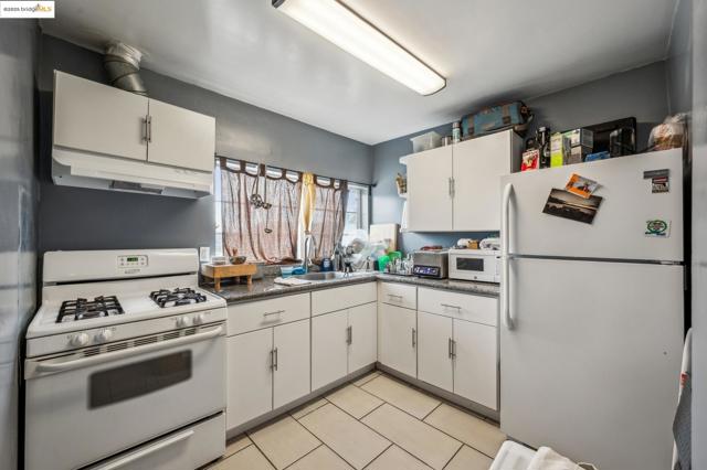1820 International Blvd, Oakland CA: https://media.crmls.org/mediaz/ae27d467-6d9c-47ef-b3c7-2adfe8d02ce7.jpg
