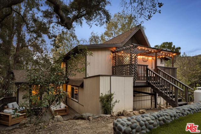 20500 Paradise Lane, Topanga CA: https://media.crmls.org/mediaz/ae27e5a3-73dc-4ae5-a226-9d354442c97a.jpg