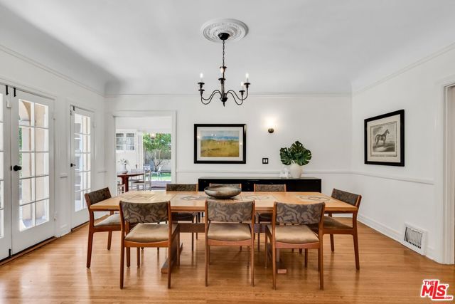 1709 Buckingham Road, Los Angeles CA: https://media.crmls.org/mediaz/ae281aac-3e34-4ca8-bcf4-dca5ff4e061b.jpg