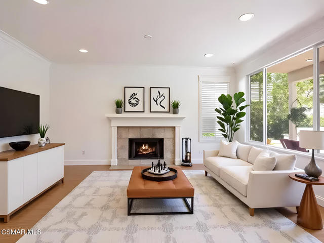 1034 Lambourne Place, Oak Park CA: https://media.crmls.org/mediaz/ae28237f-88f4-4c12-bd71-6b51ecacf9dd.jpg