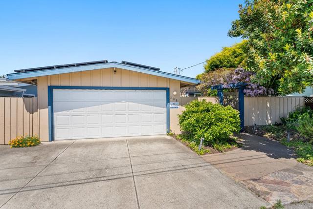 208 Valencia Avenue, Aptos CA: https://media.crmls.org/mediaz/ae283467-cec0-4521-b1d5-31618215bad0.jpg
