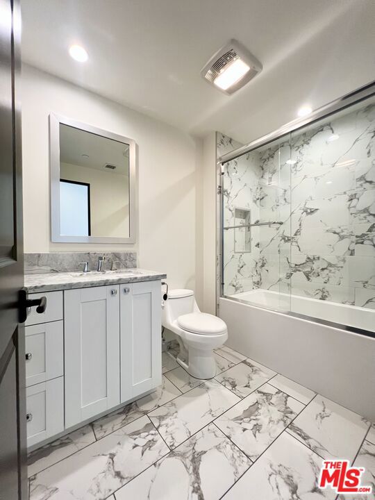 859 S LUCERNE Boulevard, Los Angeles CA: https://media.crmls.org/mediaz/ae28b406-a53f-401b-b33d-c9de91cae812.jpg