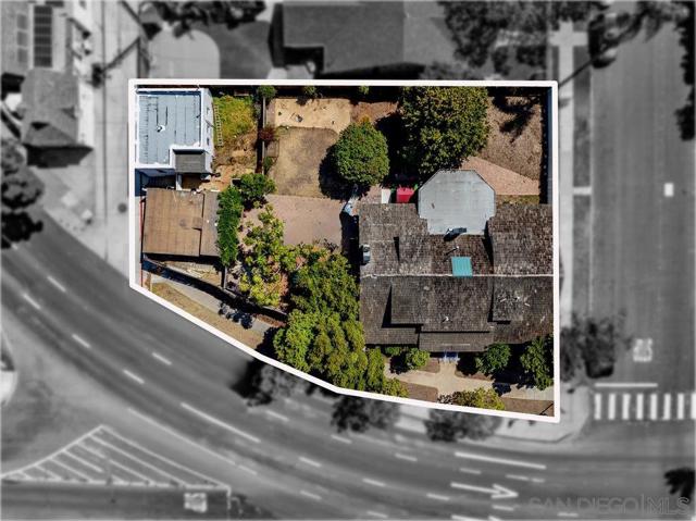 1312 3Rd St, Coronado CA: https://media.crmls.org/mediaz/ae2916df-d5cd-4339-8342-583773a15ea7.jpg