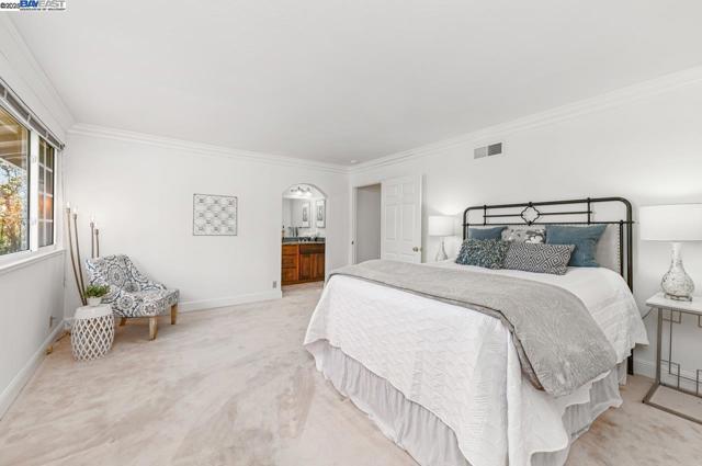 351 Castenada Ct, Danville CA: https://media.crmls.org/mediaz/ae295dcb-e69a-4074-aa34-c252332f9758.jpg