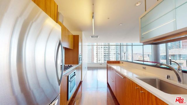 1155 S Grand Avenue, Los Angeles CA: https://media.crmls.org/mediaz/ae29cbd1-ff00-45e6-8713-45f6907ab2fa.jpg