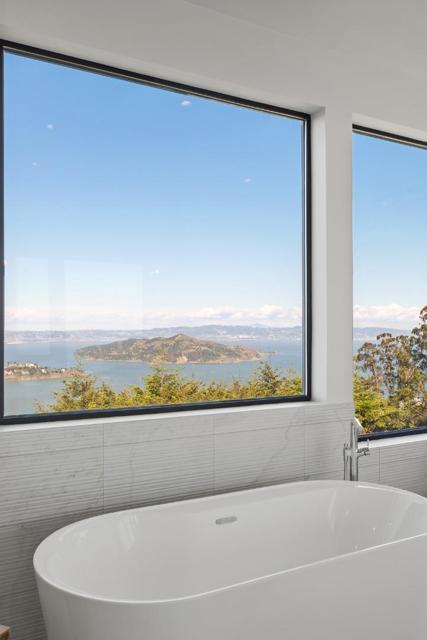 3 Wolfback Ridge Road, Sausalito CA: https://media.crmls.org/mediaz/ae2a2981-2174-458a-8966-f00e29184079.jpg