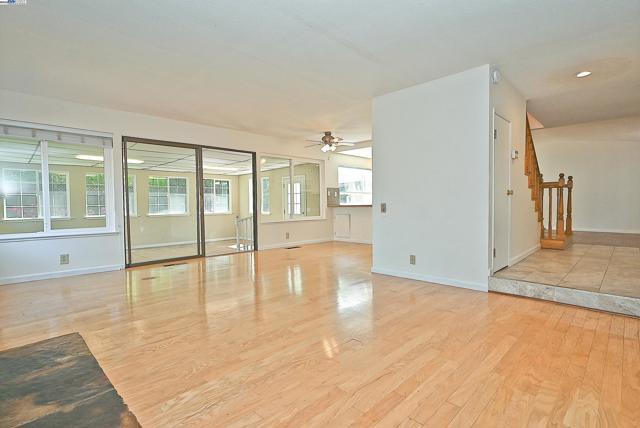 4919 Mohr Ave, Pleasanton CA: https://media.crmls.org/mediaz/ae2aa3c3-6b18-48d2-96b3-8ec6a90bc6d8.jpg