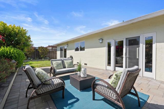 372 Bluefish Court, Foster City CA: https://media.crmls.org/mediaz/ae2ab106-1b20-44b9-9441-fd6c858c65b7.jpg