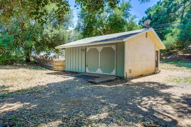 30180 Lilac Rd, Valley Center CA: https://media.crmls.org/mediaz/ae2ac531-16b4-4a10-b6aa-42a12ab050b8.jpg