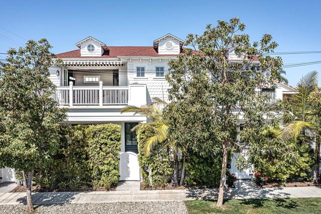 617 9Th St, Coronado CA: https://media.crmls.org/mediaz/ae2adca2-fba8-40b7-beac-2e12182a5504.jpg