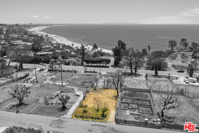 16942 Livorno Drive, Pacific Palisades CA: https://media.crmls.org/mediaz/ae2ca32e-353d-4977-9f74-f78653dd54a8.jpg