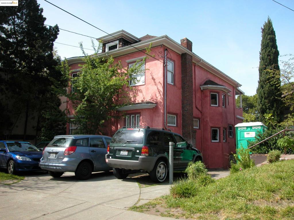 2642 COLLEGE AVE