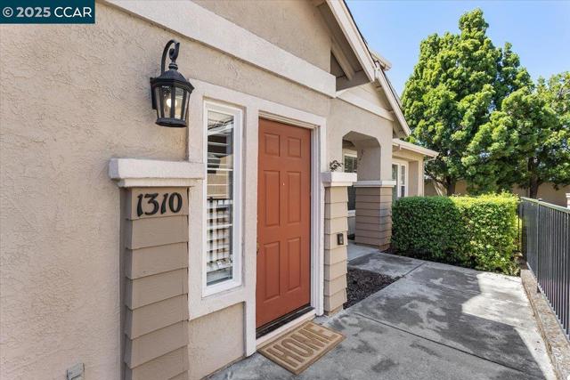 1310 Sutter Creek Ln, San Ramon CA: https://media.crmls.org/mediaz/ae2e3a6d-ab66-4d10-9620-04d5d27f71bd.jpg