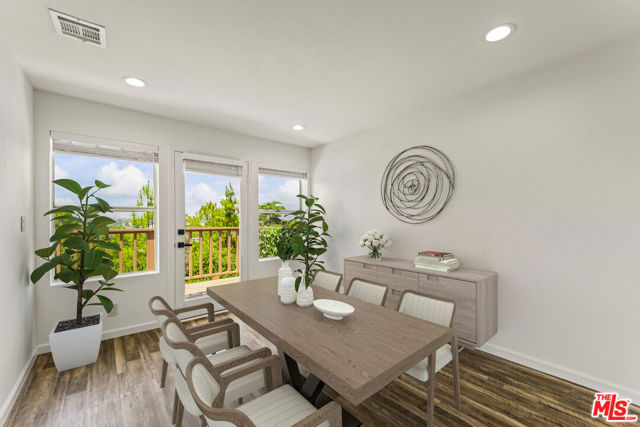 11621 Sunshine Terrace, Studio City CA: https://media.crmls.org/mediaz/ae2eb823-a13f-4d5e-8d23-e52d61545613.jpg