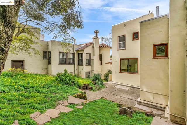 2340 Virginia St, Berkeley CA: https://media.crmls.org/mediaz/ae2fd5df-a6c6-4461-bbb1-056afa6483d6.jpg