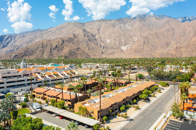 291 E Mel Avenue, Palm Springs CA: https://media.crmls.org/mediaz/ae30aafd-0e33-4121-876b-65e24280806c.jpg