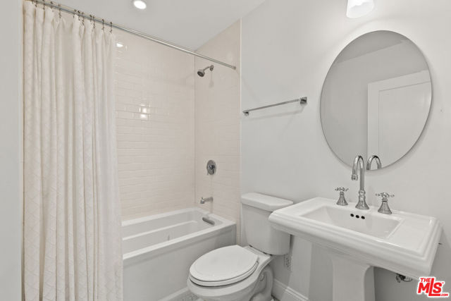 530 N Alta Vista Boulevard, Los Angeles CA: https://media.crmls.org/mediaz/ae30f73b-c671-410a-95bc-3873193ebb3e.jpg