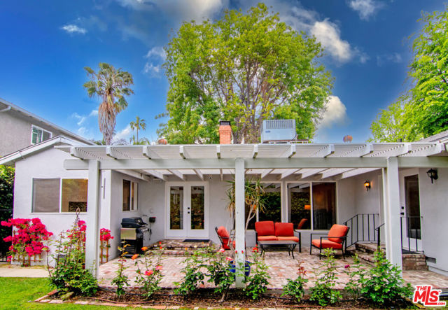 12954 Otsego Street, Sherman Oaks CA: https://media.crmls.org/mediaz/ae311c44-7551-4bb0-a2b7-2bc4b92bdf53.jpg