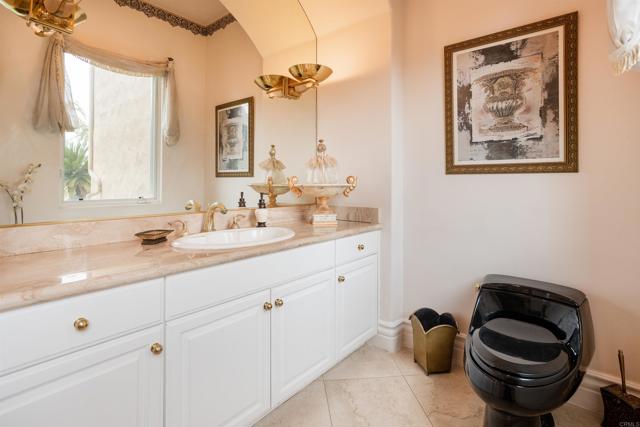 13645 Paseo De La Huerta, Poway CA: https://media.crmls.org/mediaz/ae3137b0-5e6f-43ef-8bdf-c5a75070a127.jpg