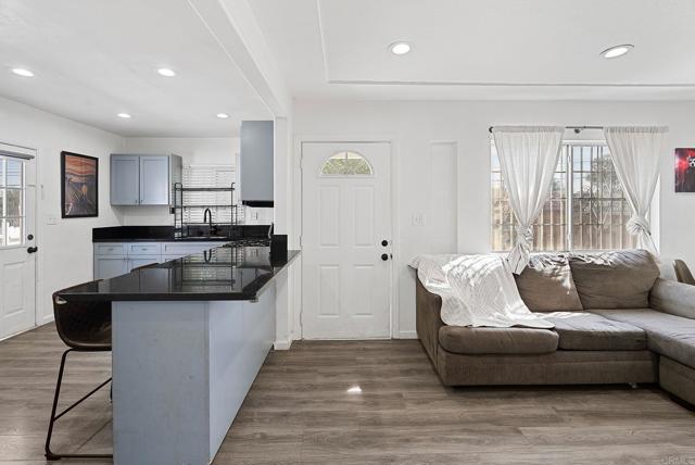 Detail Gallery Image 3 of 34 For 10517 S Normandie Ave., Los Angeles,  CA 90044 - 3 Beds | 1/1 Baths